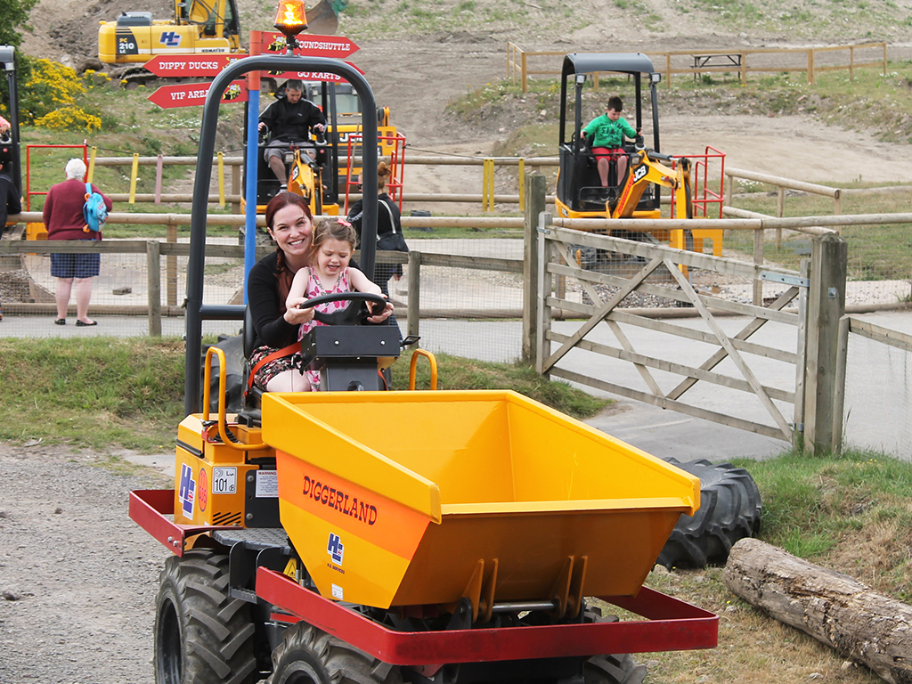 ||||Dumper Trucks - Theme Park ride||||||